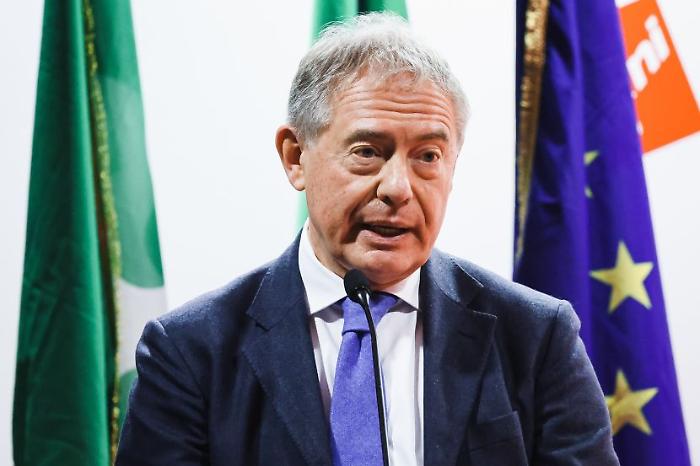 Urso "Su Transizione 5.0 circolano fake news per demolire questo strumento"