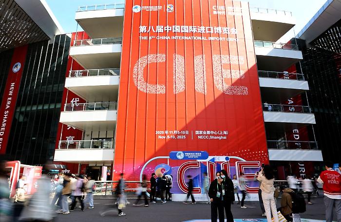 Cina: durante CIIE registrati oltre 83 miliardi di dollari in accordi preliminari
