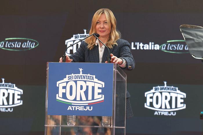Meloni ad Atreju "Europa non è al tramonto, Italia leale ma non subalterna"