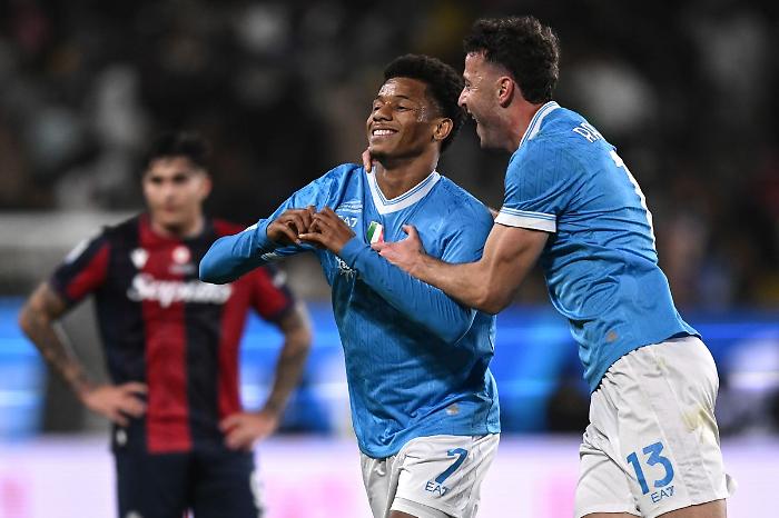 La Supercoppa Italiana va al Napoli, battuto il Bologna 2-0