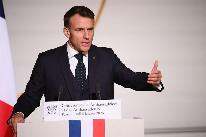 Mercosur, Macron "Accordo obsoleto, la Francia voter&agrave; contro"
