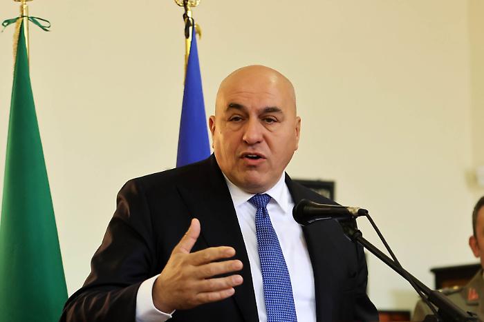 Crosetto "Onore al coraggio e alla determinazione dei cittadini iraniani"