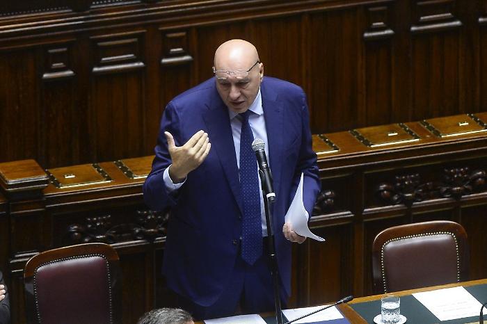 Ucraina, Crosetto "Mosca finge apertura ma negoziato non decolla"