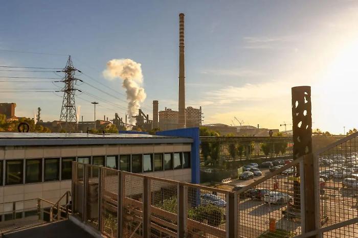 Commissione Ue approva il prestito ponte da 390 mln per ex Ilva