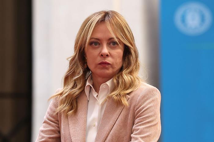 Carburanti, Meloni "Tagliamo 25 centesimi al litro"