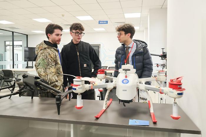 Cina e Italia formano talenti sull'uso di droni nell'economia a bassa quota