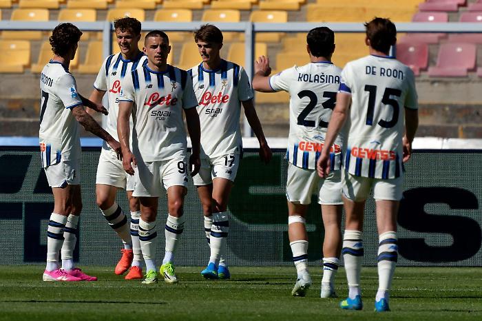 L'Atalanta vince a Lecce e accorcia su Como e Roma