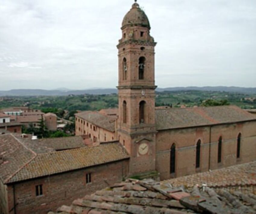 Il campanile del Carmine a Siena