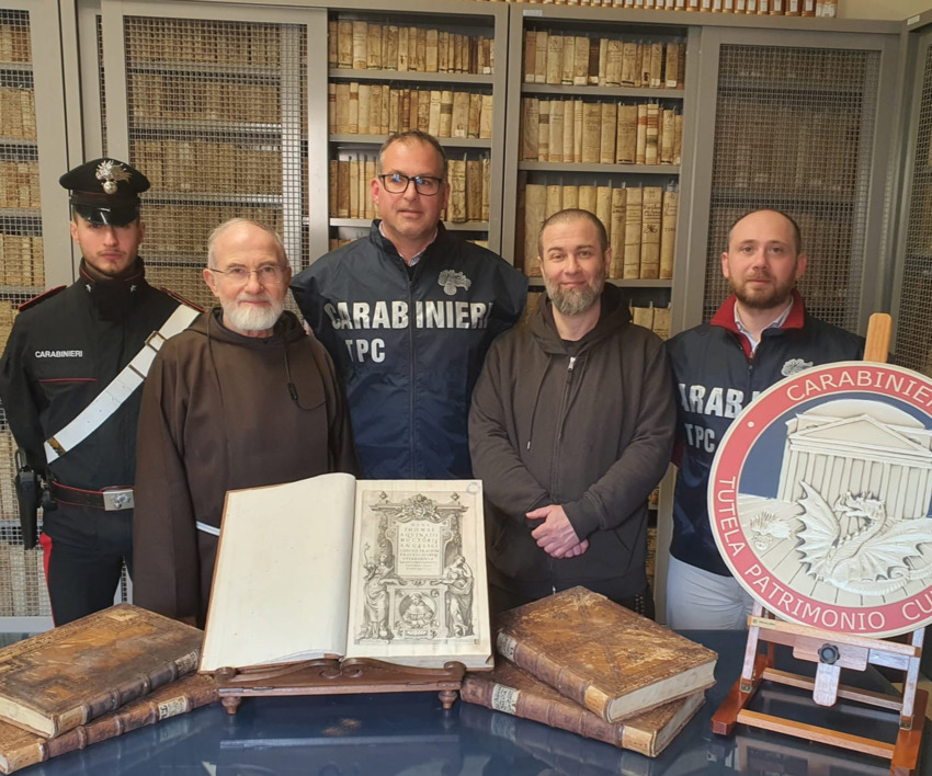 carabinieri siena frati libro